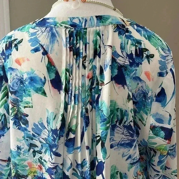 ❤️2/$50❤️[M]NYDJ Blue White Floral V Neck Pull Over L/S 3/4  Sleeves Blouse - Picture 6 of 12